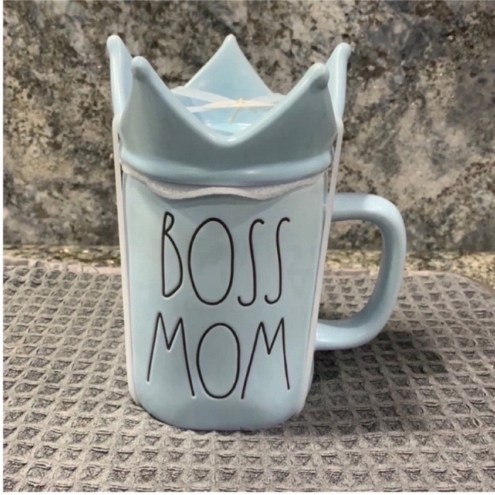 NWT Rae Dunn “Boss Mom” Mug with Crown Topper 16 oz